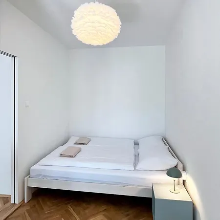 Apartment Sunny Near Centre