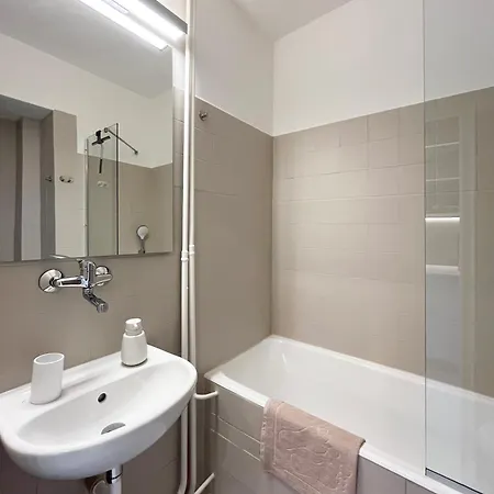 Sunny Near Centre Daire Bratislava