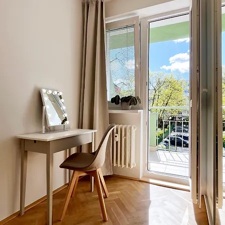 Sunny Near Centre Apartment Bratislava