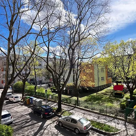 Sunny Near Centre Apartment *