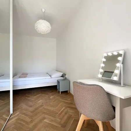 Sunny Near Centre Apartment *